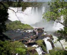 Alta de 23,7%: Paraná recebe mais de 627 mil turistas estrangeiros no 1º semestre