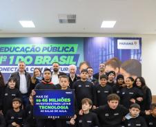 O governador em exercício Darci Piana participa nesta terça-feira (1), da entrega de 25.040 tablets para escolas da rede estadual