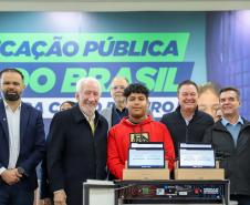 O governador em exercício Darci Piana participa nesta terça-feira (1), da entrega de 25.040 tablets para escolas da rede estadual