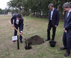 Ratinho Junior visita cooperativa e Centro de Inovação na Argentina
