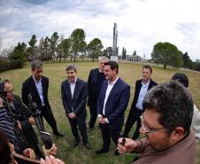 Ratinho Junior visita cooperativa e Centro de Inovação na Argentina