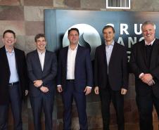 Ratinho Junior visita cooperativa e Centro de Inovação na Argentina