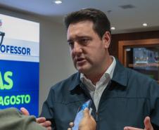 O governador Carlos Massa Ratinho Junior e o Secretario da Educacao, Roni Miranda anunciam nesta segunda-feira (4) o Lançamento da segunda edicao do Programa Ganhando o Mundo Professor