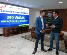 O governador Carlos Massa Ratinho Junior e o Secretario da Educacao, Roni Miranda anunciam nesta segunda-feira (4) o Lançamento da segunda edicao do Programa Ganhando o Mundo Professor