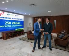 O governador Carlos Massa Ratinho Junior e o Secretario da Educacao, Roni Miranda anunciam nesta segunda-feira (4) o Lançamento da segunda edicao do Programa Ganhando o Mundo Professor