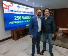 O governador Carlos Massa Ratinho Junior e o Secretario da Educacao, Roni Miranda anunciam nesta segunda-feira (4) o Lançamento da segunda edicao do Programa Ganhando o Mundo Professor