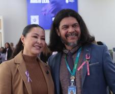 A primeira-dama Luciana Saito Massa, a secretária Leandre Dal Ponte e o secretário Coronel Hudson Teixeira participam nesta sexta-feira (29), de evento Agosto Lilás, no Salão de Atos do Palácio Iguaçu. Foto: Geraldo Bubniak/AEN