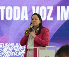 A primeira-dama Luciana Saito Massa, a secretária Leandre Dal Ponte e o secretário Coronel Hudson Teixeira participam nesta sexta-feira (29), de evento Agosto Lilás, no Salão de Atos do Palácio Iguaçu. Foto: Geraldo Bubniak/AEN
