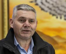 Curitiba, 05 de agosto de 2025 - O governador Carlos Massa Ratinho Junior realiza a assinatura do programa Asfalto Novo Vida Nova para o município de Almirante Tamandaré.