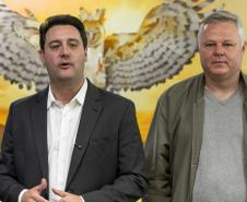 Curitiba, 05 de agosto de 2025 - O governador Carlos Massa Ratinho Junior realiza a assinatura do programa Asfalto Novo Vida Nova para o município de Almirante Tamandaré.