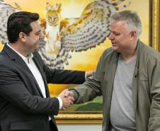 Curitiba, 05 de agosto de 2025 - O governador Carlos Massa Ratinho Junior realiza a assinatura do programa Asfalto Novo Vida Nova para o município de Almirante Tamandaré.