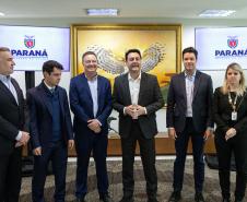Curitiba, 05 de agosto de 2025 - O governador Carlos Massa Ratinho Junior realiza a assinatura do programa Asfalto Novo Vida Nova para o município de Almirante Tamandaré.