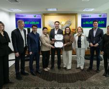 Curitiba, 05 de agosto de 2025 - O governador Carlos Massa Ratinho Junior realiza a assinatura do programa Asfalto Novo Vida Nova para o município de Almirante Tamandaré.