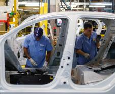 Indústria na frente: Agências do Trabalhador do Paraná têm 23,7 mil vagas de emprego abertas