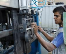 Indústria na frente: Agências do Trabalhador do Paraná têm 23,7 mil vagas de emprego abertas