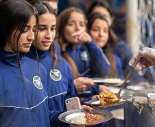 Pesquisa aponta aprovação alta da infraestrutura e merenda das escolas estaduais do Paraná