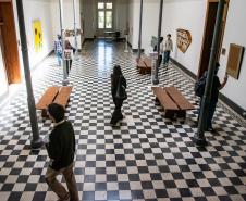 Exposição de Calderari, shows de humor e oficinas nos museus agitam a agenda cultural