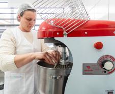 R$ 30 milhões: Estado entrega lava-louças e equipamentos para cozinhas de escolas estaduais
