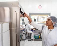 R$ 30 milhões: Estado entrega lava-louças e equipamentos para cozinhas de escolas estaduais
