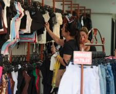 Dispensa de licenças para 975 atividades econômicas de baixo risco começa a valer no Paraná