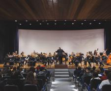 Centro Cultural Teatro Guaíra - Auditório Glauco Flores de Sá Brito (Miniauditório) - CHOQUE – O espetáculo de dança CHOQUE, dirigido por Fernando de Proença, segue em temporada até 19 de outubro, com sessões de quarta a sábado, às 20h, e domingos, às 19h. Em cena, as intérpretes Carmen Jorge, Elke Siedler e Juliana Adur percorrem trajetórias singulares que, ao se sobreporem, formam um corpo coletivo inspirado no conceito de choque de Walter Benjamin