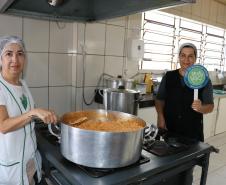 Merenda nota 10: 4 mil cozinheiras cuidam da alimentação escolar no Paraná
