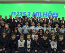 Estado apoiará municípios na implementação de inglês e robótica no Ensino Fundamental I