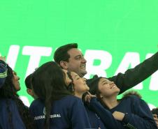 Estado apoiará municípios na implementação de inglês e robótica no Ensino Fundamental I