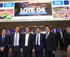 O governador Carlos Massa Ratinho Junior participou nesta quinta-feira (23), na Bolsa de Valores de São Paulo (B3), do leilão do Lote 4 das concessões rodoviárias do Paraná, vencido pelo Consórcio Infraestrutura PR, do Grupo EPR, que apresentou o maior desconto entre os participantes: 21,30% sobre a tarifa básica de pedágio, fixada em R$ 0,1678 por quilômetro.