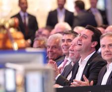 O governador Carlos Massa Ratinho Junior participou nesta quinta-feira (23), na Bolsa de Valores de São Paulo (B3), do leilão do Lote 4 das concessões rodoviárias do Paraná, vencido pelo Consórcio Infraestrutura PR, do Grupo EPR, que apresentou o maior desconto entre os participantes: 21,30% sobre a tarifa básica de pedágio, fixada em R$ 0,1678 por quilômetro.