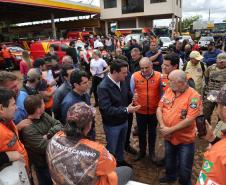 Em Rio Bonito do Iguaçu, Ratinho Junior anuncia força-tarefa para reconstrução das casas