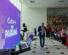 Estado lança programa Paraná Amigo da Pessoa Idosa e oficializa Bolsa Cuidador