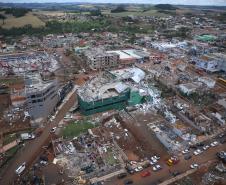 Em Rio Bonito do Iguaçu, Ratinho Junior anuncia força-tarefa para reconstrução das casas