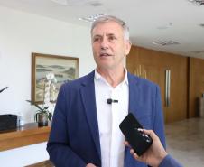 Estado vai pagar 13º salário integral no dia 5 de dezembro, anuncia governador