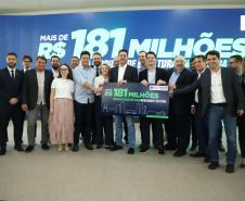 Estado e Prefeitura de Curitiba firmam convênios de R$ 181 milhões para trinário e Escola de Circo