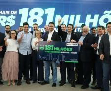 Estado e Prefeitura de Curitiba firmam convênios de R$ 181 milhões para trinário e Escola de Circo