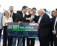 Estado e Prefeitura de Curitiba firmam convênios de R$ 181 milhões para trinário e Escola de Circo