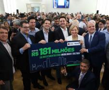 Estado e Prefeitura de Curitiba firmam convênios de R$ 181 milhões para trinário e Escola de Circo