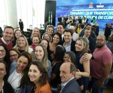 Estado e Prefeitura de Curitiba firmam convênios de R$ 181 milhões para trinário e Escola de Circo