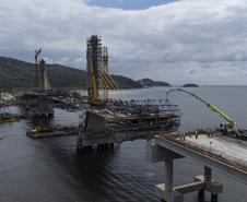 Com grande avanço no trecho estaiado, Ponte de Guaratuba chega a 85% de execução