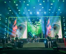 Roupa Nova mais do que dobra público de dois anos atrás no Verão Maior Paraná em Matinhos