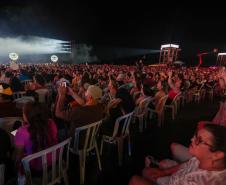 Roupa Nova mais do que dobra público de dois anos atrás no Verão Maior Paraná em Matinhos