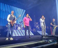 Roupa Nova mais do que dobra público de dois anos atrás no Verão Maior Paraná em Matinhos