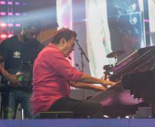 Roupa Nova mais do que dobra público de dois anos atrás no Verão Maior Paraná em Matinhos