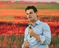 Ratinho Junior lança programas que levam energia mais potente e conectividade às propriedades rurais