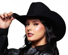 Na sexta-feira (30), Matinhos recebe uma das atrações mais aguardadas do Verão Maior Paraná. A cantora Ana Castela, conhecida como a “boiadeira”, sobe ao palco com a expectativa de entrar para o ranking dos maiores públicos desta edição.