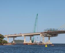 Com trecho estaiado quase pronto e 160 vigas lançadas, Ponte de Guaratuba atinge 91% de execução