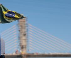 Com trecho estaiado quase pronto e 160 vigas lançadas, Ponte de Guaratuba atinge 91% de execução