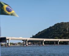 Com trecho estaiado quase pronto e 160 vigas lançadas, Ponte de Guaratuba atinge 91% de execução