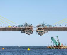 Com trecho estaiado quase pronto e 160 vigas lançadas, Ponte de Guaratuba atinge 91% de execução